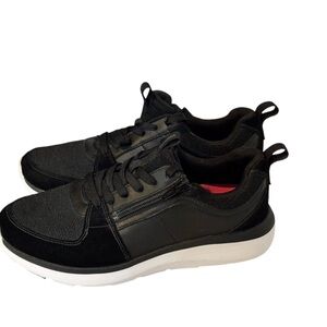 Vionic Black and White Sneakers Modern Athletic Style size 8.5